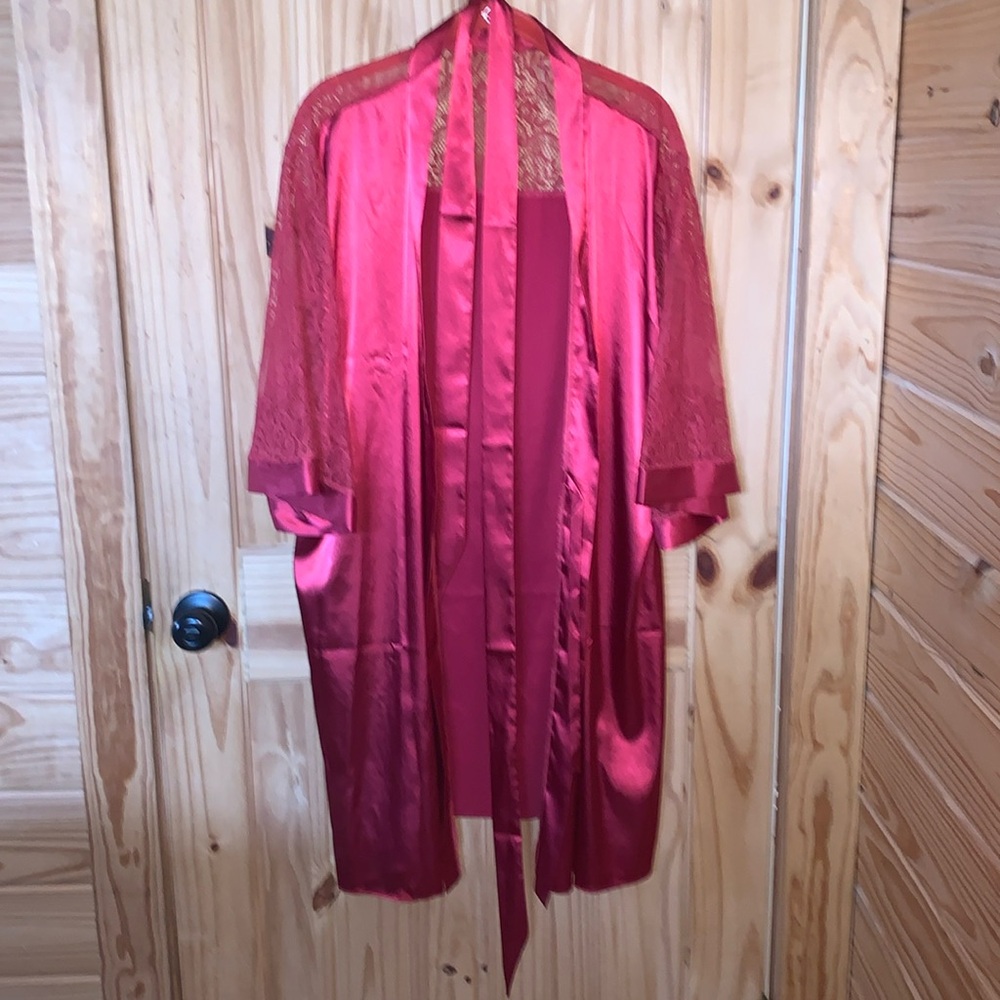 Elegant Red Lace Trim Robe Size Large
